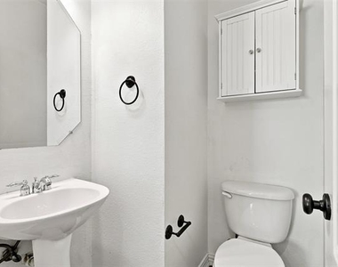 3403 Oakleigh Lane - Photo Thumbnail 5