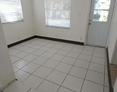 9046 Se Parkway Drive - Photo Thumbnail 6
