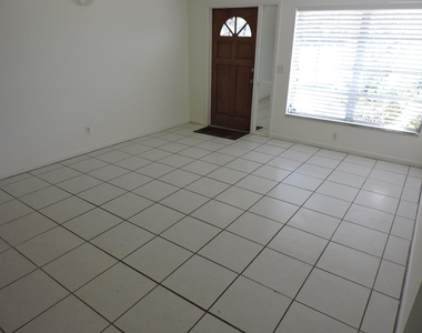 9046 Se Parkway Drive - Photo Thumbnail 1