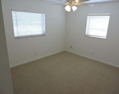 9046 Se Parkway Drive - Photo Thumbnail 8