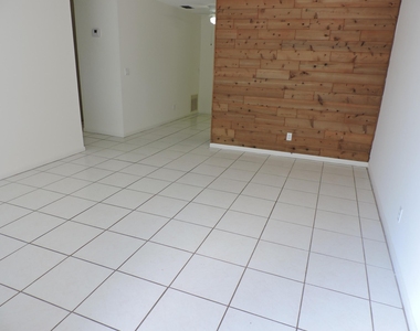 9046 Se Parkway Drive - Photo Thumbnail 2