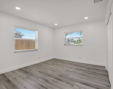 3421 Ne 5th Avenue - Photo Thumbnail 5