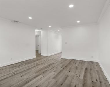 3421 Ne 5th Avenue - Photo Thumbnail 4