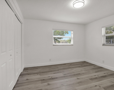 3421 Ne 5th Avenue - Photo Thumbnail 6