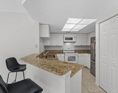 300 Crestwood Court N - Photo Thumbnail 4