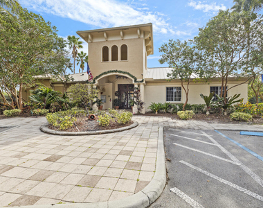 300 Crestwood Court N - Photo Thumbnail 21