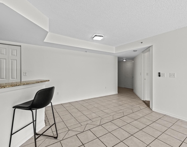 300 Crestwood Court N - Photo Thumbnail 5