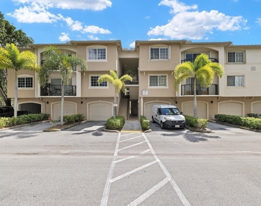 300 Crestwood Court N - Photo Thumbnail 20