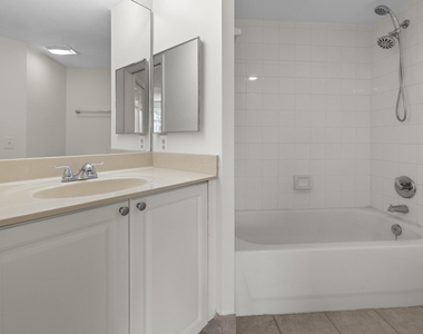 300 Crestwood Court N - Photo Thumbnail 11