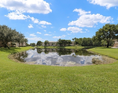 300 Crestwood Court N - Photo Thumbnail 18