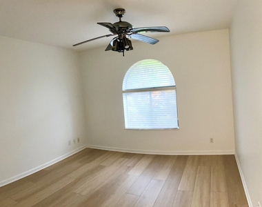 10215 Camelback Lane - Photo Thumbnail 11