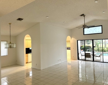 10215 Camelback Lane - Photo Thumbnail 6