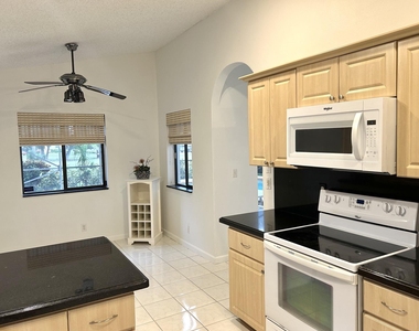 10215 Camelback Lane - Photo Thumbnail 3