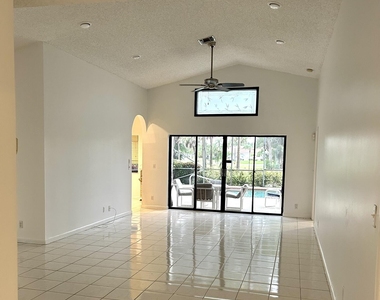 10215 Camelback Lane - Photo Thumbnail 7