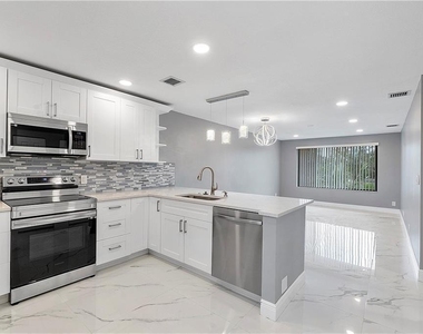 11477 Nw 39th Court - Photo Thumbnail 4