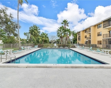 11477 Nw 39th Court - Photo Thumbnail 17