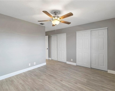 11477 Nw 39th Court - Photo Thumbnail 12