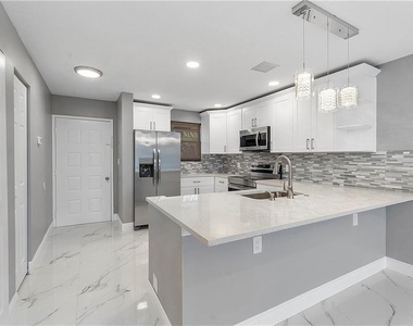 11477 Nw 39th Court - Photo Thumbnail 3