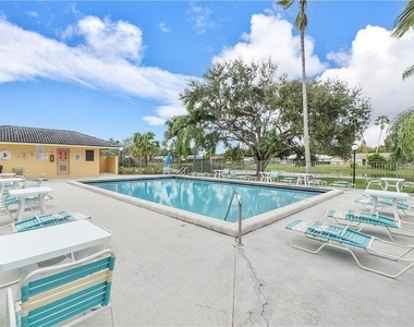 11477 Nw 39th Court - Photo Thumbnail 18