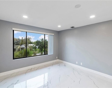 11477 Nw 39th Court - Photo Thumbnail 8
