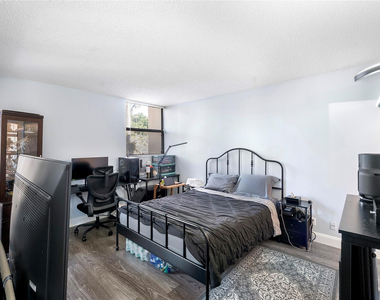 8437 Forest Hills Drive - Photo Thumbnail 14