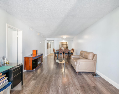 8437 Forest Hills Drive - Photo Thumbnail 11