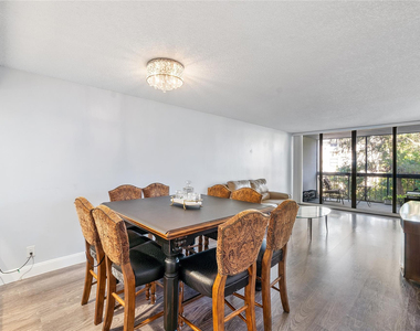 8437 Forest Hills Drive - Photo Thumbnail 4