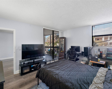 8437 Forest Hills Drive - Photo Thumbnail 15