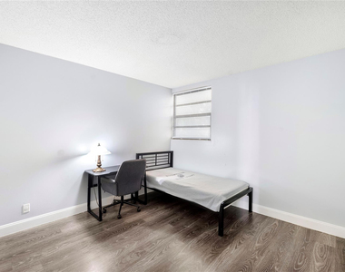 8437 Forest Hills Drive - Photo Thumbnail 7