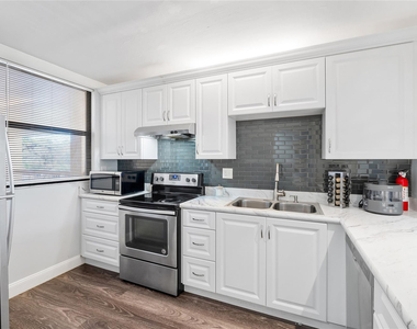 8437 Forest Hills Drive - Photo Thumbnail 3