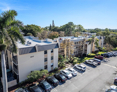 8437 Forest Hills Drive - Photo Thumbnail 27