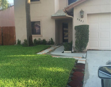 5941 Strawberry Lakes Circle - Photo Thumbnail 8