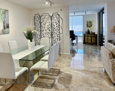 7568 Regency Lake Drive - Photo Thumbnail 9