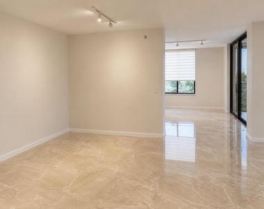 7568 Regency Lake Drive - Photo Thumbnail 10