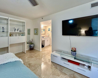 7568 Regency Lake Drive - Photo Thumbnail 19