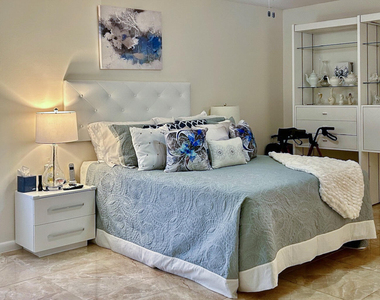 7568 Regency Lake Drive - Photo Thumbnail 18