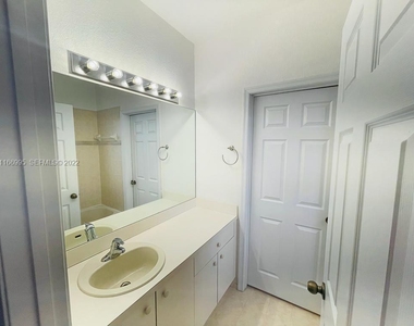 903 N Santa Catalina Circle - Photo Thumbnail 12