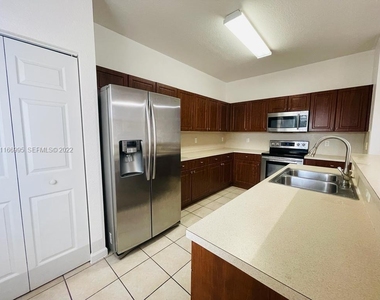 903 N Santa Catalina Circle - Photo Thumbnail 9