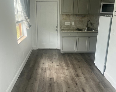 1462 40th Street - Photo Thumbnail 8