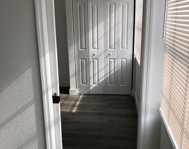 1462 40th Street - Photo Thumbnail 3