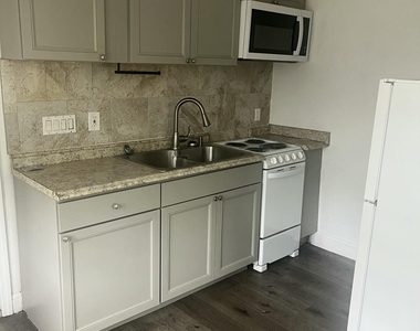 1462 40th Street - Photo Thumbnail 9