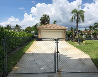 1462 40th Street - Photo Thumbnail 1