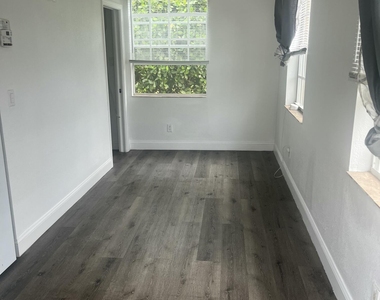 1462 40th Street - Photo Thumbnail 2