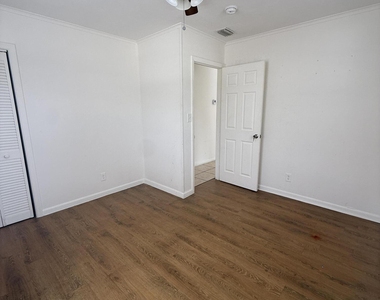 865 W 3rd Street - Photo Thumbnail 9