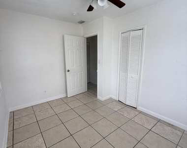 865 W 3rd Street - Photo Thumbnail 5