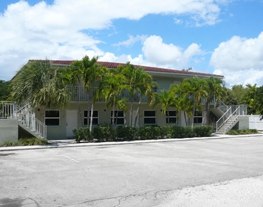 2319 Tamarind Drive - Photo Thumbnail 2