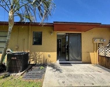 4355 Royal Banyan Way - Photo Thumbnail 10
