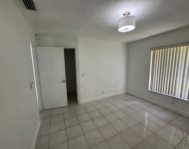 4355 Royal Banyan Way - Photo Thumbnail 7