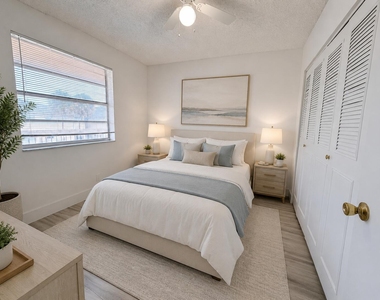 918 Twin Lakes Drive - Photo Thumbnail 14