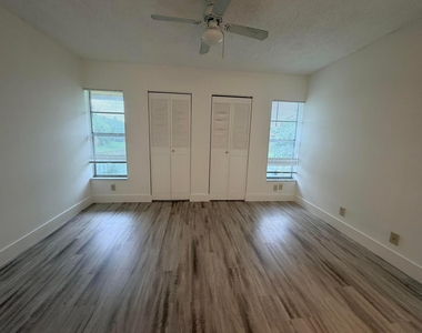 918 Twin Lakes Drive - Photo Thumbnail 24